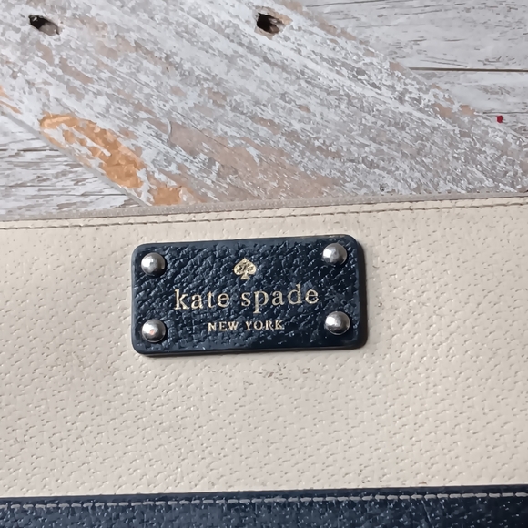 Kate Spade  Cream & Black Leather Logo Wallet⚘️Closet Clean Out Of Older Bags. - Picture 2 of 14